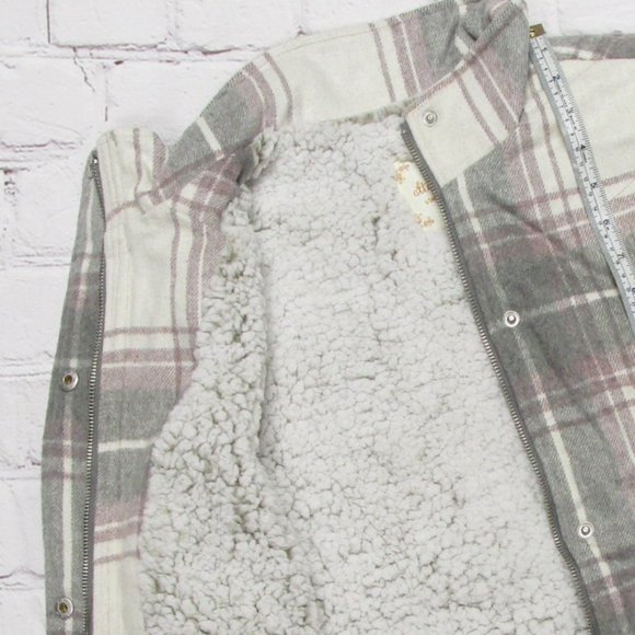 Altar'd State Alpine Plaid Puffer Vest (M)- NWT - Picture 8 of 10